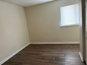 1316 Mountain View Dr in Tampa, FL - Foto de edificio - Building Photo