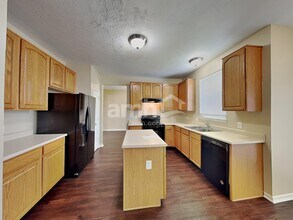 6702 Meadow View Ct in Avon, IN - Building Photo - Building Photo