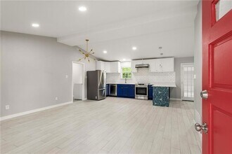 102 W St Johns Ave in Austin, TX - Building Photo - Building Photo