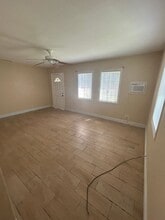 14384 Locust St in Armona, CA - Building Photo - Building Photo