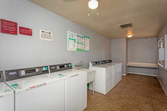 Garden East Apartments in Modesto, CA - Foto de edificio - Interior Photo