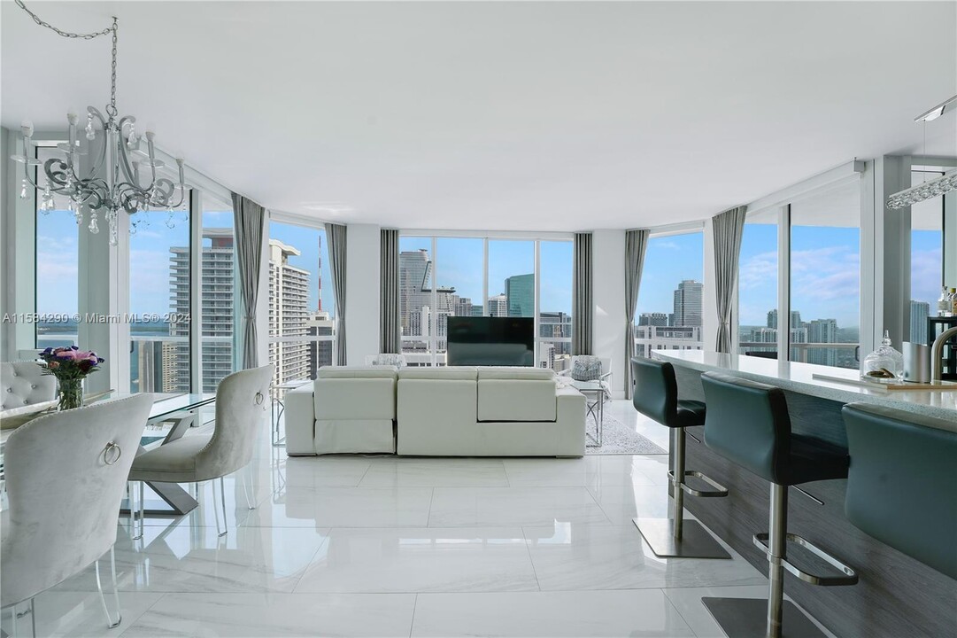 253 NE 2nd St, Unit 4408 in Miami, FL - Foto de edificio