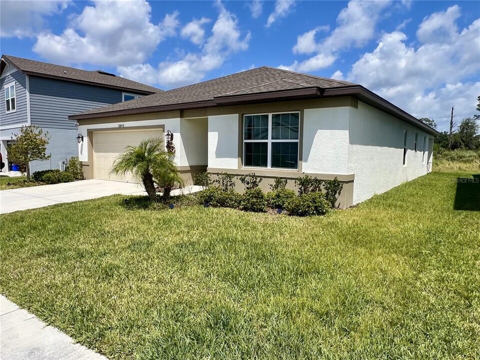 3893 Capri Coast Dr in Plant City, FL - Building Photo