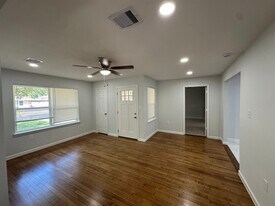 224 Birch St in Lake Jackson, TX - Building Photo