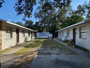 921 E Poinsettia Ave in Tampa, FL - Building Photo - Building Photo