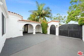 260 S La Peer Dr in Beverly Hills, CA - Building Photo - Building Photo