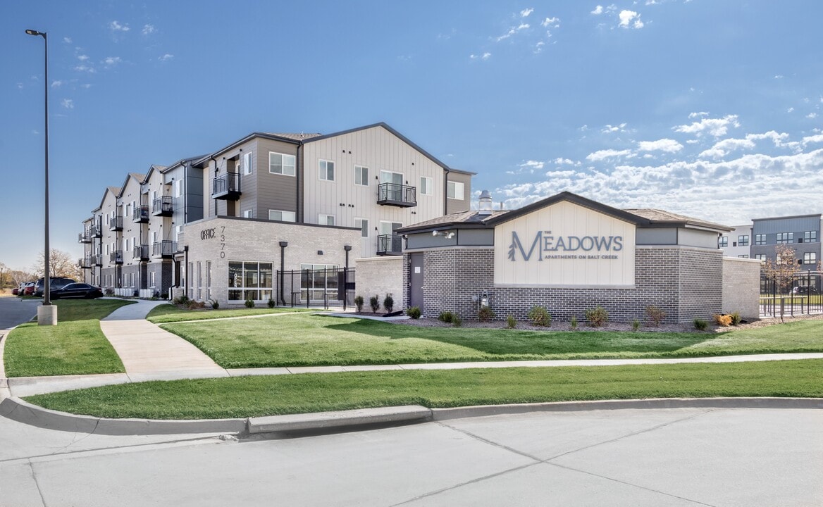 The Meadows on Salt Creek in Lincoln, NE - Foto de edificio