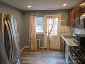 38 Hamilton Rd in Hillsborough Township, NJ - Building Photo - Building Photo