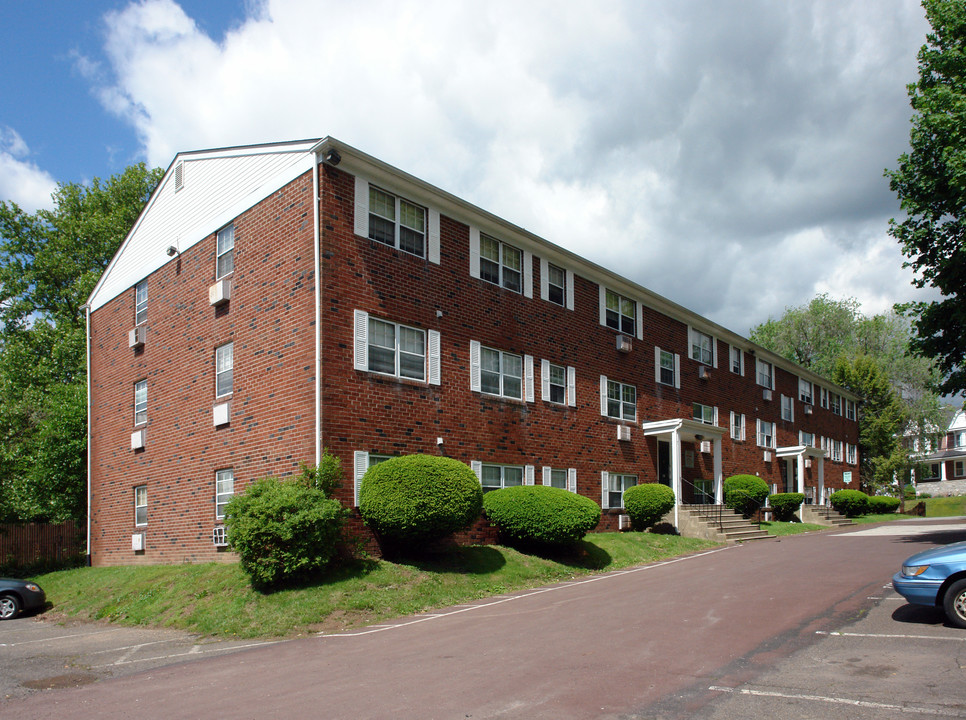 822 Stanbridge Rd in Norristown, PA - Building Photo