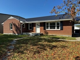 2101 W Main St in Radford, VA - Building Photo