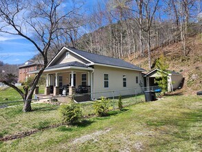 322 Colwyn St in Cumberland Gap, TN - Building Photo - Building Photo