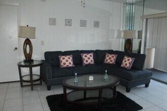 4156 Inverrary Dr, Unit 407 in Lauderhill, FL - Foto de edificio - Building Photo