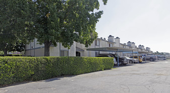 16845 San Bernardino Ave Apartamentos