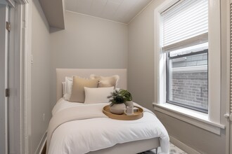 2031 W Moffat St, Unit 2 in Chicago, IL - Foto de edificio - Building Photo