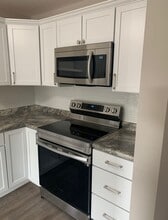 7501 W 101st St, Unit 202 in Bloomington, MN - Building Photo - Building Photo