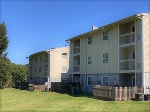 Suffolk Place Apartments in High Point, NC - Foto de edificio - Building Photo