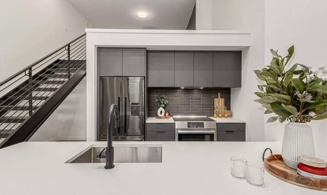 property at 1601 Park Ave