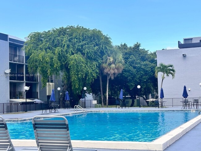 8801 W Flagler St in Miami, FL - Building Photo - Building Photo