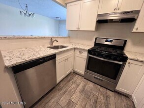 98 Northrup Dr in Brick, NJ - Building Photo - Building Photo