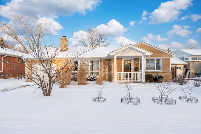 property at 810 W Dresser Dr