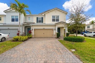 1595 Evergreen Ter in Hollywood, FL - Building Photo