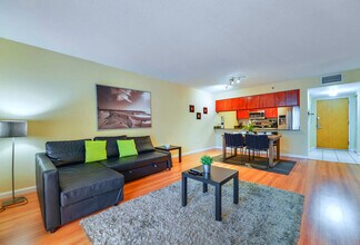 1200 Brickell Bay Dr in Miami, FL - Building Photo - Building Photo