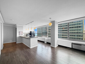 3550 N Lake Shore Dr in Chicago, IL - Building Photo - Building Photo