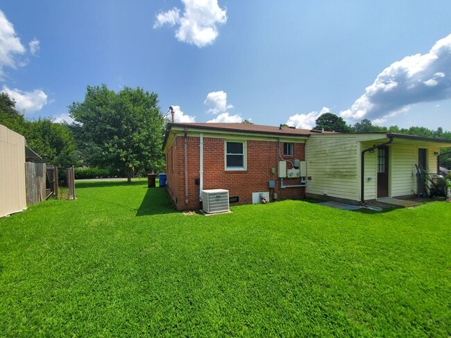 800-802 Hillwell Rd in Chesapeake, VA - Building Photo - Building Photo
