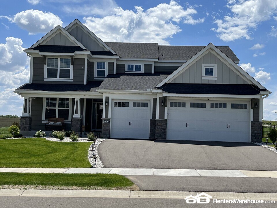 18394 Greenstone Way in Lakeville, MN - Building Photo