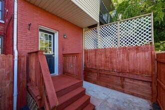 327 E Locust St in York, PA - Building Photo - Building Photo