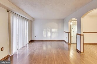 14414 Taos Ct in Aspen Hill, MD - Foto de edificio - Building Photo