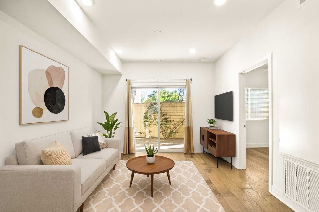 2970 Ripple Pl, Unit 104 in Los Angeles, CA - Building Photo