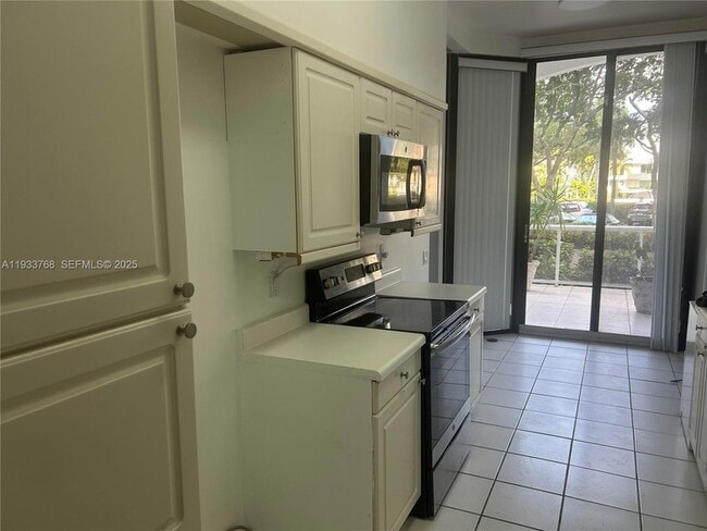 3640 Yacht Club Dr, Unit 104 in Aventura, FL - Foto de edificio - Building Photo