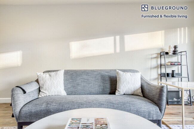 234 Escuela Ave-Unit -FL2-ID679 in Mountain View, CA - Building Photo - Building Photo