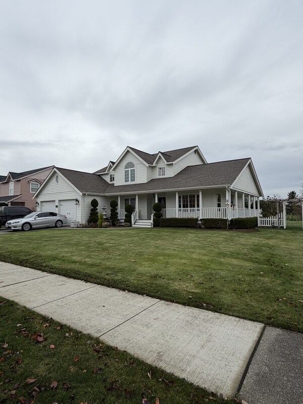 700 Sunrise Dr in Lynden, WA - Building Photo - Building Photo