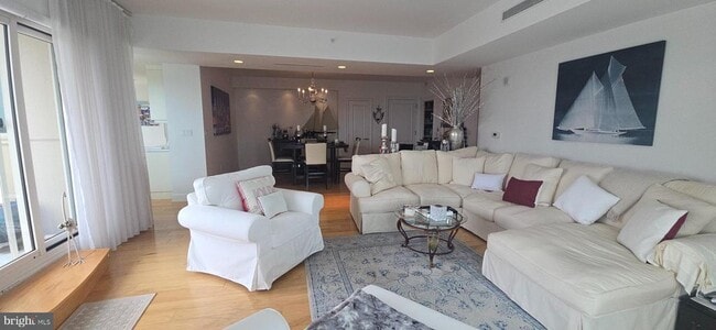717 S Christopher Columbus Blvd in Philadelphia, PA - Building Photo - Building Photo