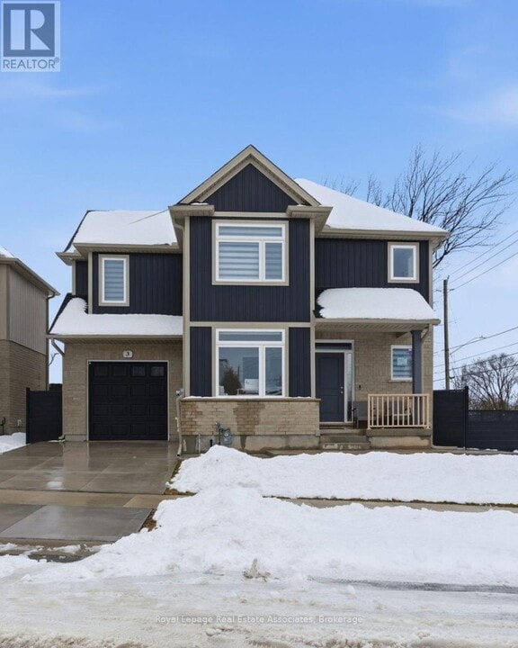 3 Marshall Ln in St Catharines, ON - Building Photo