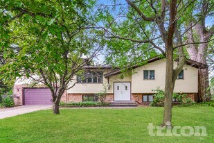 2361 5th St NW in New Brighton, MN - Building Photo