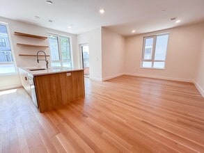 213 Harvard St, Unit 3 in Cambridge, MA - Foto de edificio - Building Photo