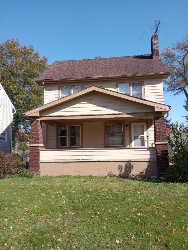 property at 385 Oak Knoll Ave SE