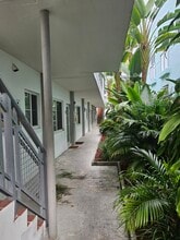 6905 Bay Dr, Unit 16 in Miami, FL - Foto de edificio - Building Photo