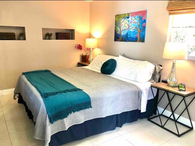 2242 Scott St in Hollywood, FL - Building Photo - Building Photo
