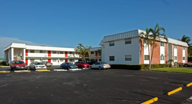 Villa Marina Apartments in West Palm Beach, FL - Building Photo - Building Photo