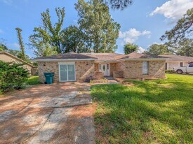 5270 Wildwood Dr in Beaumont, TX - Building Photo