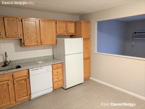 12 Cottage Ct-Unit -13 in Newton, MA - Building Photo - Building Photo