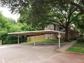 883 Waterfall Way in Richardson, TX - Foto de edificio - Building Photo