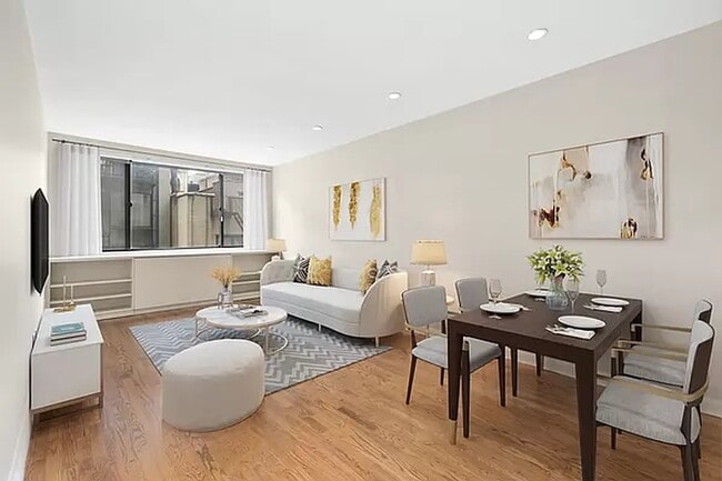 44 E 12th St in New York, NY - Building Photo - Building Photo