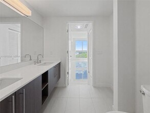 7661 NW 107th Ave, Unit 514 in Doral, FL - Foto de edificio - Building Photo