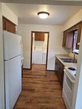 141 Maple Ave S, Unit 141 S Maple Lower in Slinger, WI - Foto de edificio - Building Photo