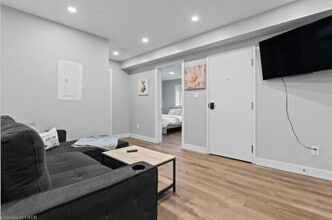 168-168 Picton St E in Hamilton, ON - Building Photo - Building Photo